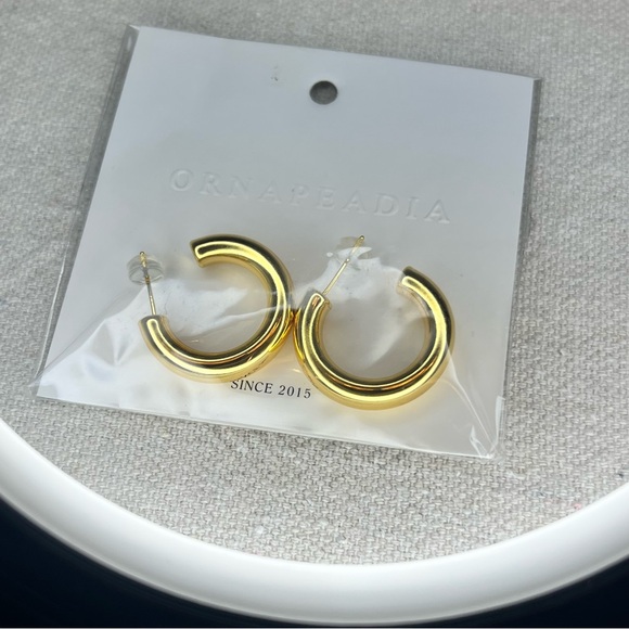 Ornapedia 18K Gold Plated Hoop Earrings - NWT - Picture 5 of 6